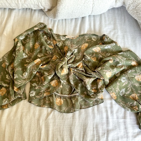 Cropped front tie long sleeve - Picture 1 of 3